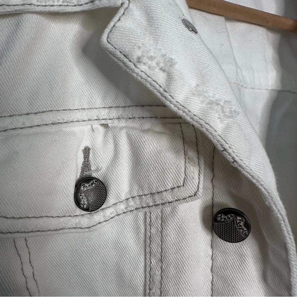 Free People | Knit Hooded White Denim Distressed Jean Jacket Fabric Sleeves Sz M - Picture 10 of 12